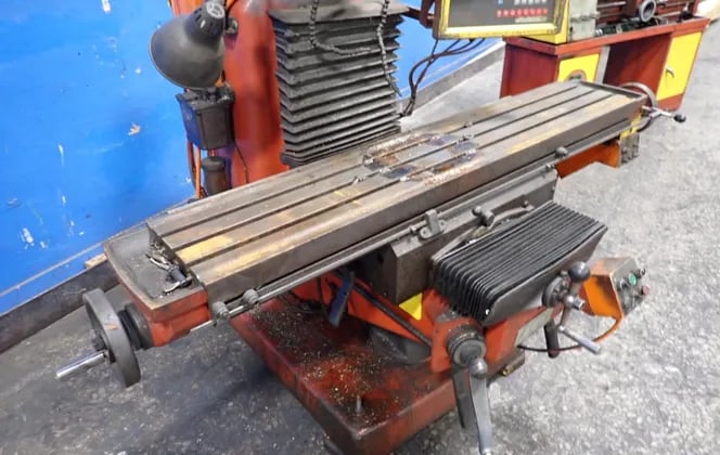 Bridgeport, Vertical Mill, 11" X 58" table, 2 HP, digital read out, 773,275 hours - Image 2
