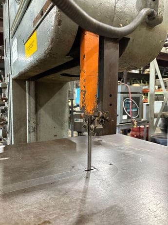 12" Doall #V-26, vertical band saw, w/ butt welder, 30.5" x30.5" table - Image 7