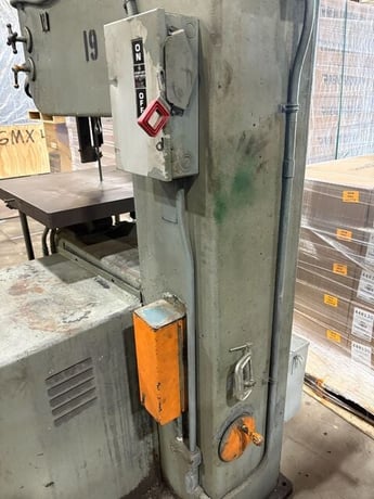 12" Doall #V-26, vertical band saw, w/ butt welder, 30.5" x30.5" table - Image 8