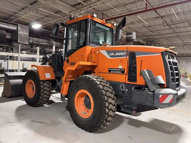 Doosan #DL220-5, wheel loader, 3 cu.yd. bucket, 6-cylinder, 160 HP, 4" bore, 5" stroke, 24.3 MPH, foam filled - Image 4
