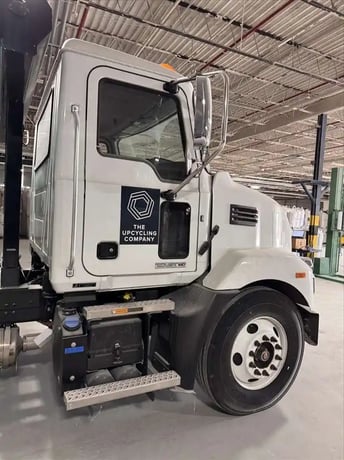 Mack #MD642, roll-off truck, Cummins 6.7L 250 HP engine, Allison 2500-6 6-speed automatic transmission - Image 4