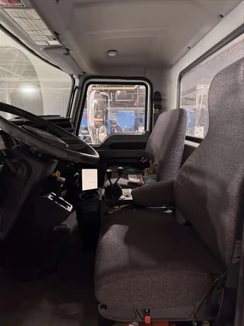 Mack #MD642, roll-off truck, Cummins 6.7L 250 HP engine, Allison 2500-6 6-speed automatic transmission - Image 8