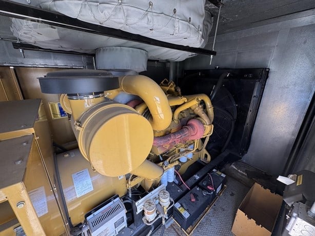 750 KW Caterpillar #3412, Diesel Generator Set, 1200 amp main circuit breaker, 1109 HP CAT engine, 1800 RPM - Image 4