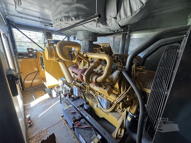 750 KW Caterpillar #3412, Diesel Generator Set, 1200 amp main circuit breaker, 1109 HP CAT engine, 1800 RPM - Image 5