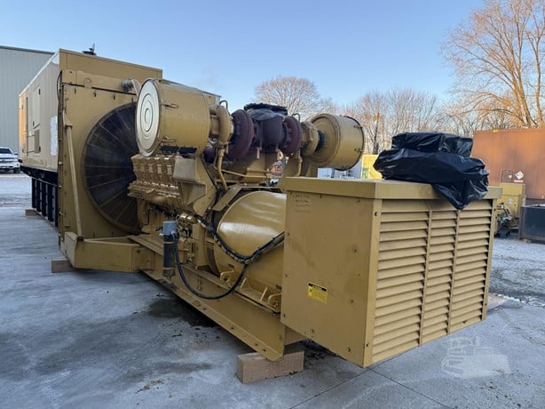 1250 KW Caterpillar #3512, Open Skid Diesel Generator Set, 2000 amp circuit breaker, 1818 HP CAT engine, 1800 - Image 2