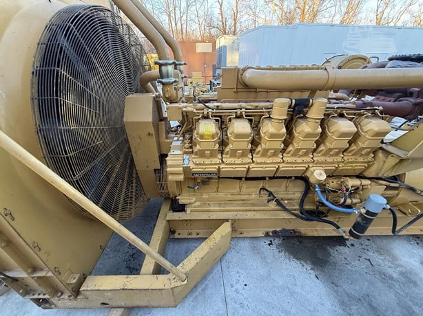 1250 KW Caterpillar #3512, Open Skid Diesel Generator Set, 2000 amp circuit breaker, 1818 HP CAT engine, 1800 - Image 3