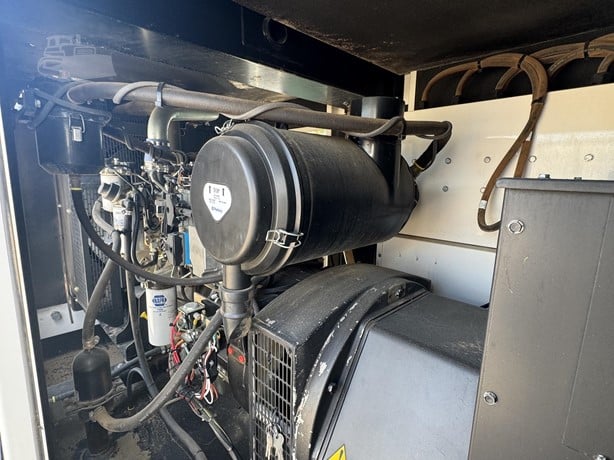150 KW SWP #QP190, Diesel Generator Set, sound attenuated enclosure, trailer mounted, digital controller - Image 5