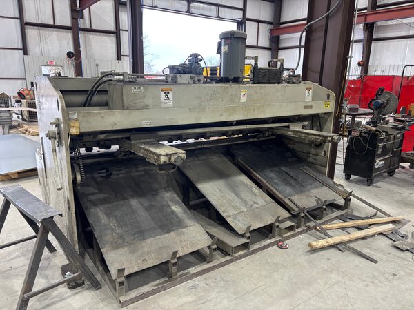 1/4" x 10' Accurshear #625010, Hydraulic Shear, 23 SPM, 20 HP, front operated power back gauge, 1999 - Image 2