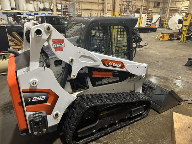 Bobcat #595 Tracked Skid Steer, Like New - Image 1