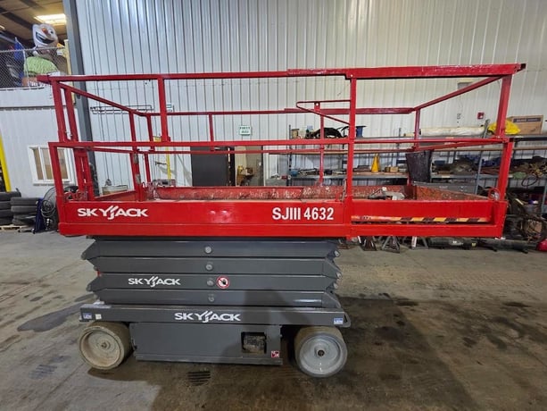 700 lb. SkyJack #SJ4632, scissor lift, 387' lift height, 42" x84" platform, solid rubber tires, 2019 - Image 2