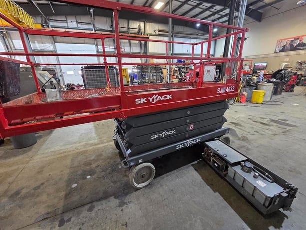 700 lb. SkyJack #SJ4632, scissor lift, 387' lift height, 42" x84" platform, solid rubber tires, 2019 - Image 3