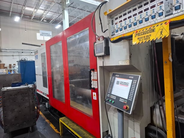 1125 Ton, 232 oz., Milacron #MG-1100-232, horizontal plastic injection molder, 61" x 47.2" tie bar spacing - Image 2