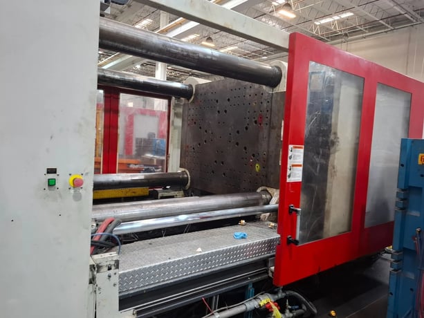 1125 Ton, 232 oz., Milacron #MG-1100-232, horizontal plastic injection molder, 61" x 47.2" tie bar spacing - Image 5