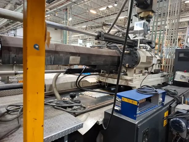 1125 Ton, 232 oz., Milacron #MG-1100-232, horizontal plastic injection molder, 61" x 47.2" tie bar spacing - Image 7