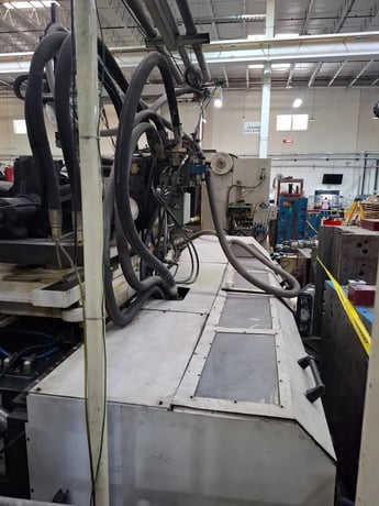 1125 Ton, 232 oz., Milacron #MG-1100-232, horizontal plastic injection molder, 61" x 47.2" tie bar spacing - Image 9