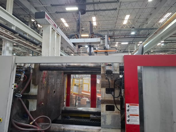 1125 Ton, 232 oz., Milacron #MG-1100-232, horizontal plastic injection molder, 61" x 47.2" tie bar spacing - Image 5