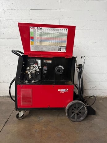 Lincoln #Power-Mig-256, mig welder, 208/230 V., 1-phase - Image 3