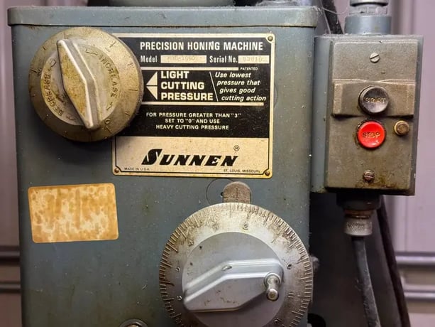 Sunnen #MBB-1660, 6.5" precision horizontal hone with tooling, self energized band type spindle brake - Image 3