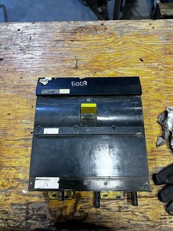250 Amps, Square D #250A, electrical breaker - Image 1