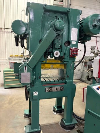 30 Ton, Bruderer #BSTA-30II, High Speed Press, 20.86" x 20.86" bed, 1/2" to 1-1/2" stroke, 9.17" shut height - Image 2