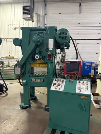 30 Ton, Bruderer #BSTA-30II, High Speed Press, 20.86" x 20.86" bed, 1/2" to 1-1/2" stroke, 9.17" shut height - Image 3