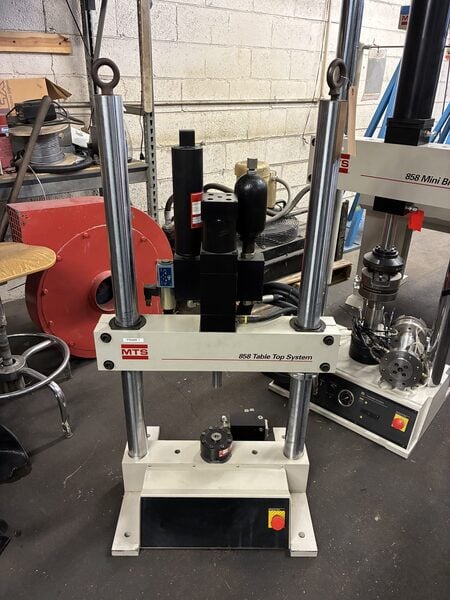 5.5 KIP (25kN), MTS #858, table top fatigue load frame, 2 columns, 9.25" x 6.75" table, 2001 - Image 1