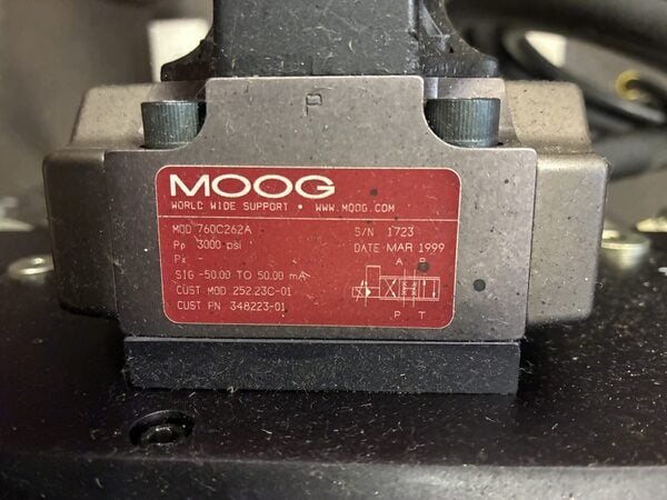 5.5 KIP (25kN), MTS #858, table top fatigue load frame, 2 columns, 9.25" x 6.75" table, 2001 - Image 4
