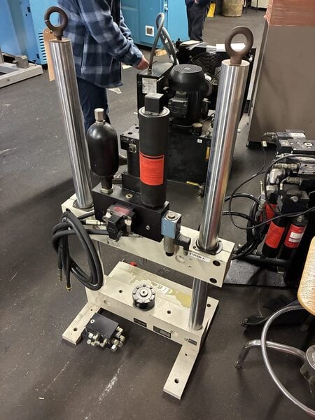 5.5 KIP (25kN), MTS #858, table top fatigue load frame, 2 columns, 9.25" x 6.75" table, 2001 - Image 5