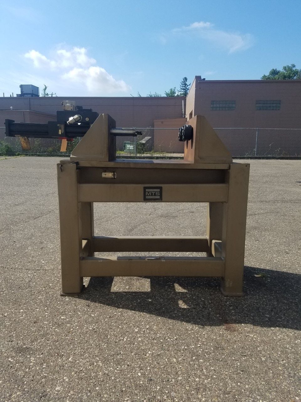 3.3 KIP (15kN), MTS, horizontal fatigue frame with dual 3.3 KIP actuators, 3000 psi, 20" btwn columns - Image 1