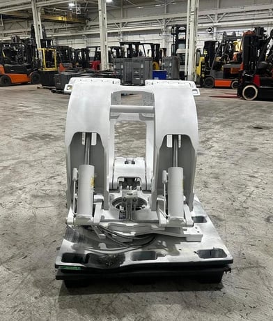 Cascade #30H-RBS-E005, 60" diameter Roll Clamp, class III, 5600 lb. max lift, 30" load center, 2009 - Image 4