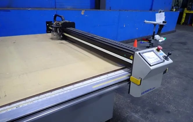 Gerber, Cutting Table, w/Computer, 96" x 75" capacity - Image 2