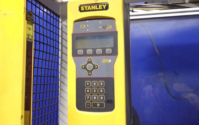 HS Technologies #C-Pillar-Quad-Cab, Assembly Station, w/Digital Display, QPM & Screw Gun, 4-Wheel, 80 psi - Image 5