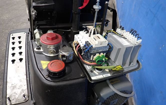 Crimping Machine, Finn-Power #32, w/Foot Switch, 4.8 kW, 1740 RPM, 230/400 V - Image 5