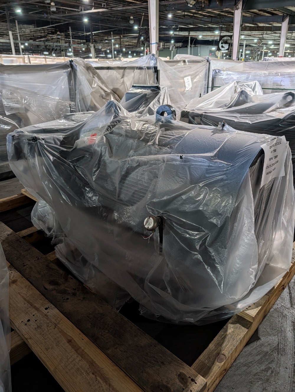 700 HP 1200 RPM Toshiba, Frame 5809/10/11UZ, TEFC RB, 2300/4000 Volts, NEW -2 in stock/ factory warranty - Image 3