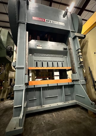 500 Ton, Niagara #BP2, 14" stroke, 32" Shut Height, 84" x 42" bed, 18-36 SPM, 1979 - Image 2