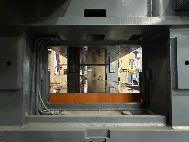 500 Ton, Niagara #BP2, 14" stroke, 32" Shut Height, 84" x 42" bed, 18-36 SPM, 1979 - Image 9