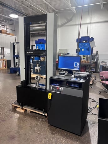 Instron #1125, 22.5K (100kN), precision 2-screw tension & compression testing machine, 38" test opening - Image 2