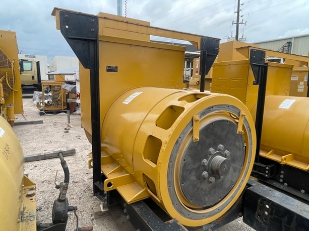 1750 KW, 1500 RPM, Caterpillar #SR4B, Generator End, 824 Frame, 480 Volt, 2001 - Image 2