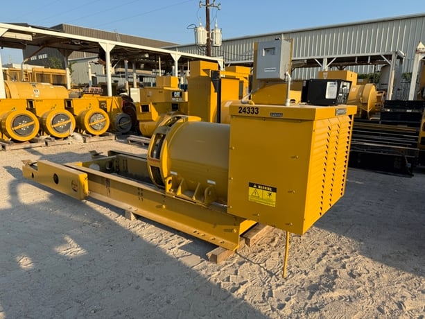 800 KW, Caterpillar #SR4, Generator End, 681 Frame, 480 Volt - Image 1