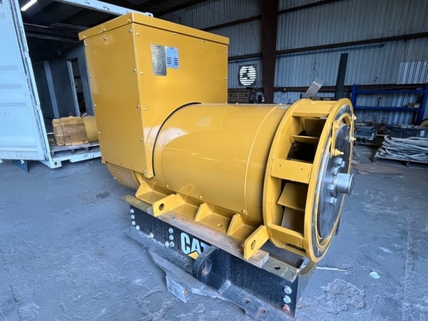 1100 KW, 1800 RPM, Caterpillar #SR4B, Generator End, 696 Frame, 480 Volt - Image 1