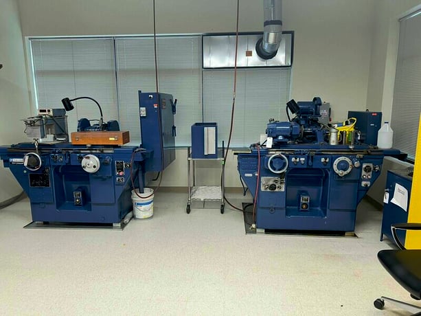 10" Brown & Sharpe #1024U, universal cylindrical grinder, 12" x 1" x 5" wheel, 60-600 RPM, hydraulic table - Image 1