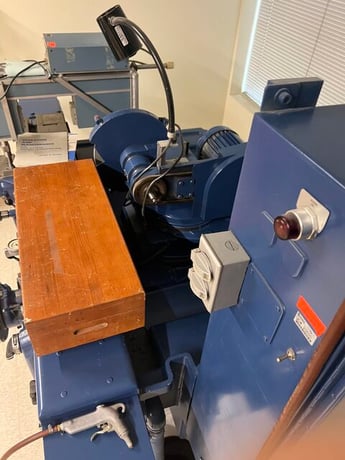 10" Brown & Sharpe #1024U, universal cylindrical grinder, 12" x 1" x 5" wheel, 60-600 RPM, hydraulic table - Image 3