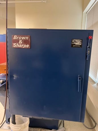 10" Brown & Sharpe #1024U, universal cylindrical grinder, 12" x 1" x 5" wheel, 60-600 RPM, hydraulic table - Image 4