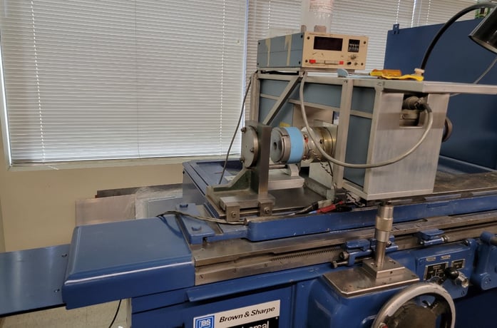 10" Brown & Sharpe #1024U, universal cylindrical grinder, 12" x 1" x 5" wheel, 60-600 RPM, hydraulic table - Image 10
