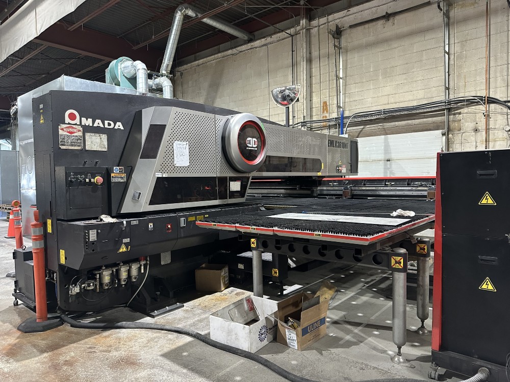 Amada #EMLK3610NT, laser / punch combo, 33 ton, 4000 watt Fanuc C4000 (AF-4000E) Co2 laser, 58 station King - Image 1