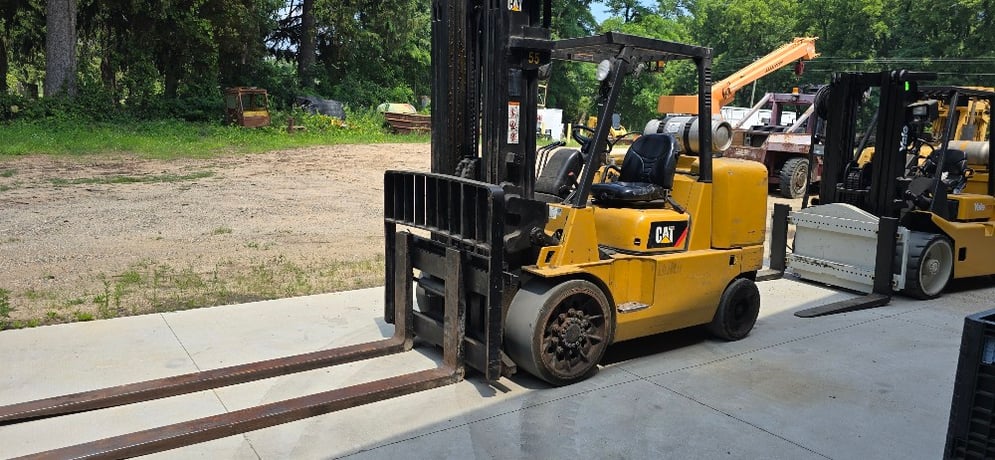 15500 lb. Caterpillar #GC70K, forklift, 3-stage mast, 188" lift height, propane fuel - Image 1
