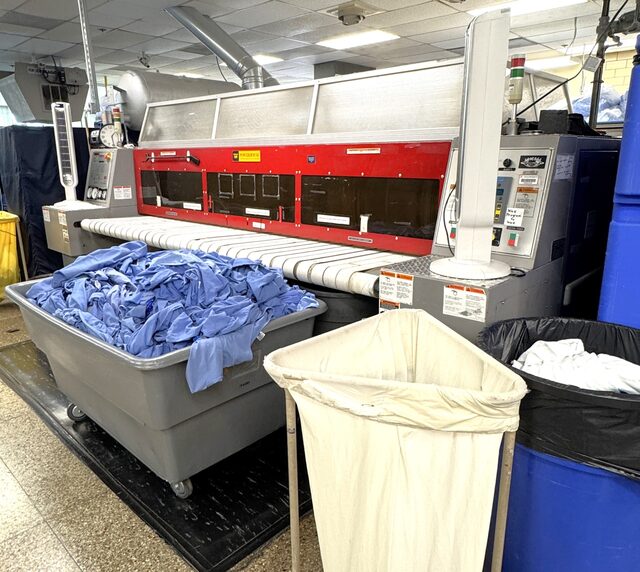 Chicago #PH-1-42, Single Roll Thermal Oil Heated Flatwork Ironer, 24" diameter x 120" width, 480 V., 2007 - Image 4