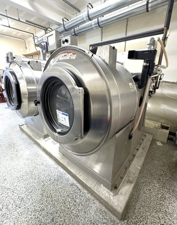 140 lb. Milnor #42026V6Z, Open Pocket Washer Extractor, rigid mount, 480 V., 2019 (2 available) - Image 3