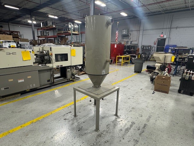 Conair #CH18-6 CH Series, insulated drying hopper, 18" hopper diameter, 64" height, floor stand - Image 3