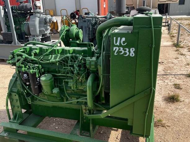 325 HP John Deere #6081, diesel engine, 2200 RPM, 4368 hours, radiator thru flywheel - Image 2